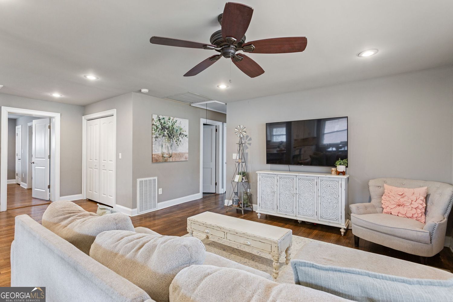852 Frances DR