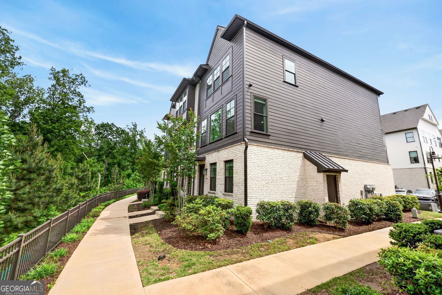 6589 Beacon DR