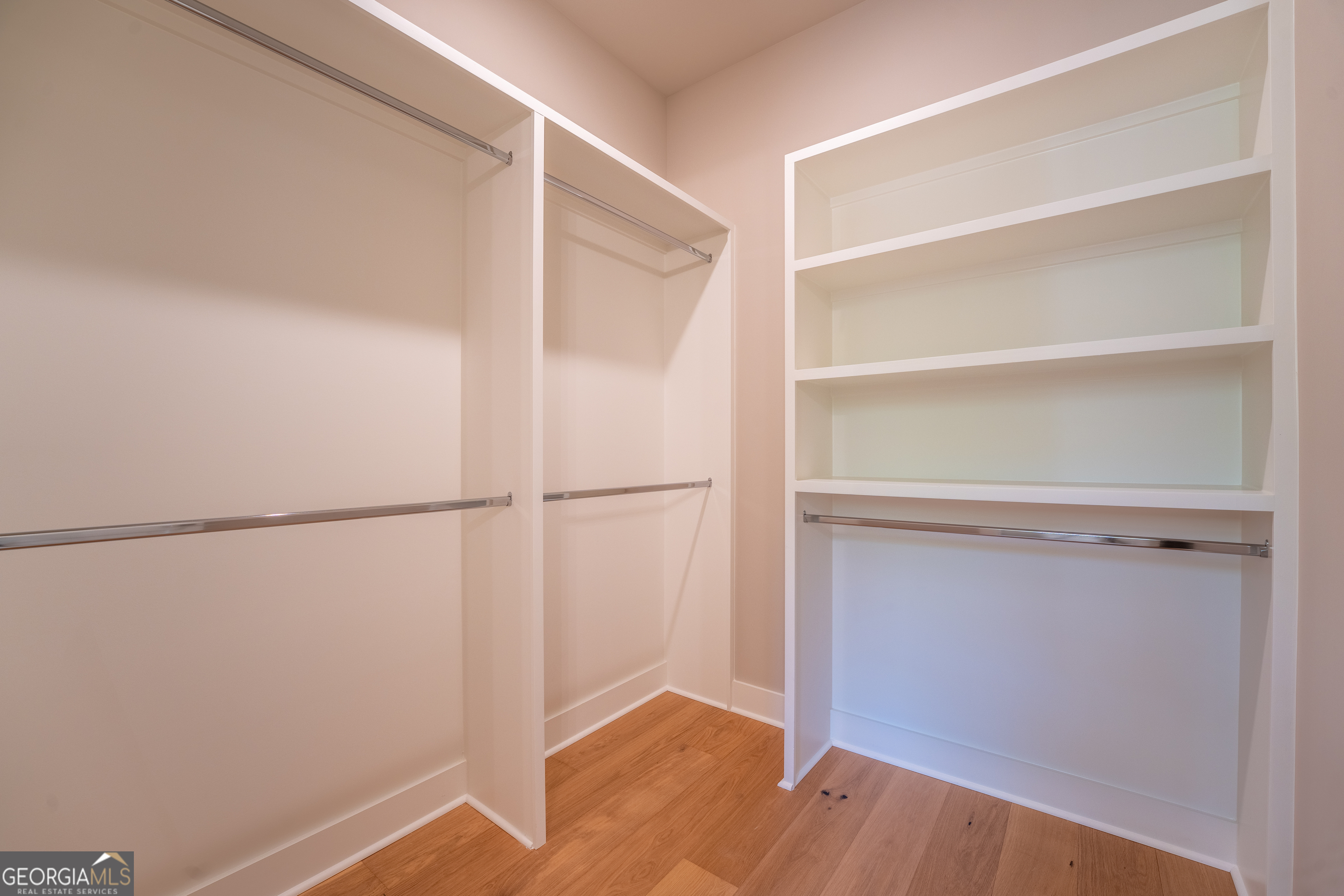 Clarkesville, Georgia 30523, United States, 4 Bedrooms Bedrooms, ,5 BathroomsBathrooms,Residential,Active,205938