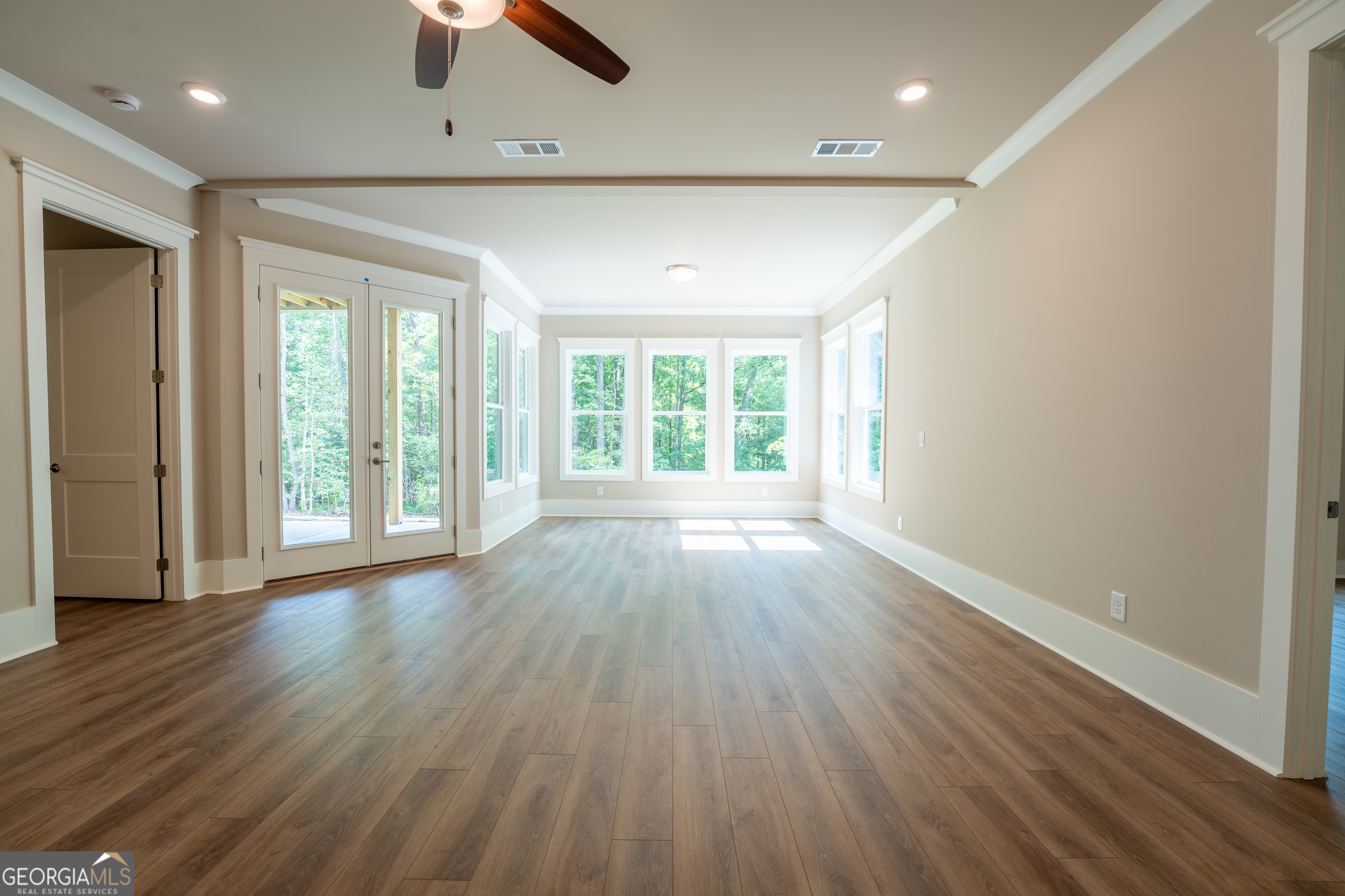 Clarkesville, Georgia 30523, United States, 4 Bedrooms Bedrooms, ,5 BathroomsBathrooms,Residential,Active,205938