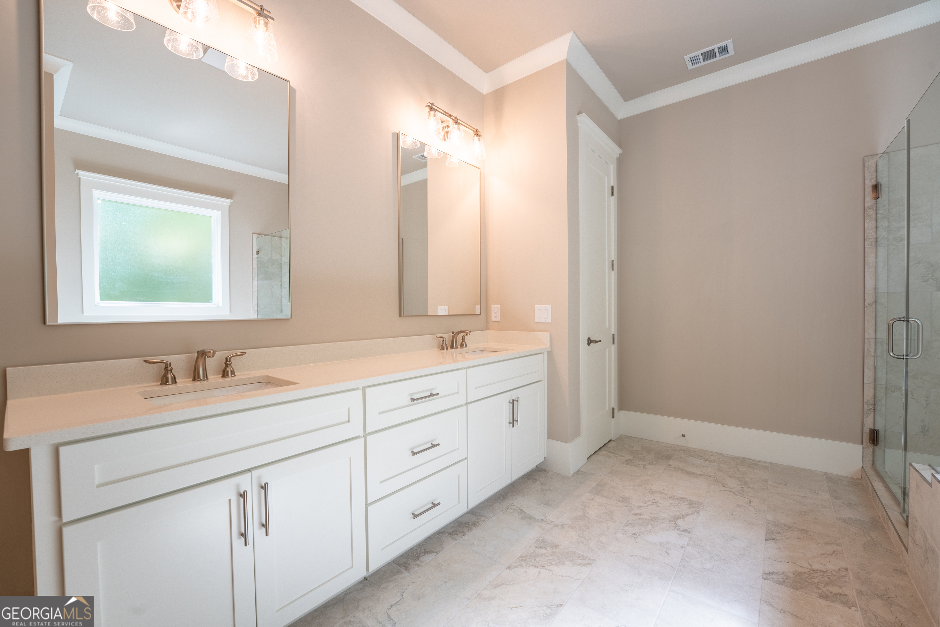 Clarkesville, Georgia 30523, United States, 4 Bedrooms Bedrooms, ,5 BathroomsBathrooms,Residential,Active,205938