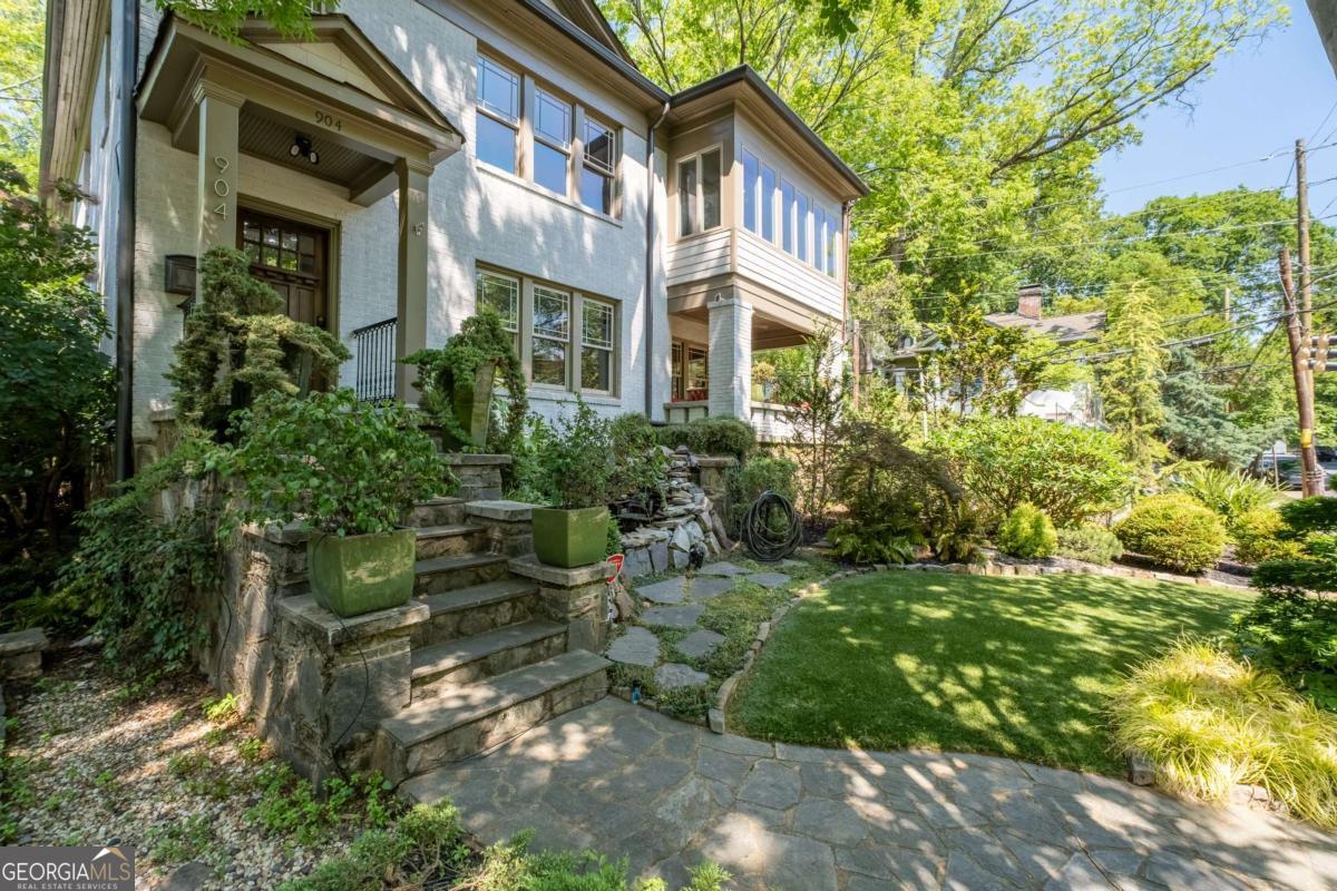 904 Charles Allen DR NE