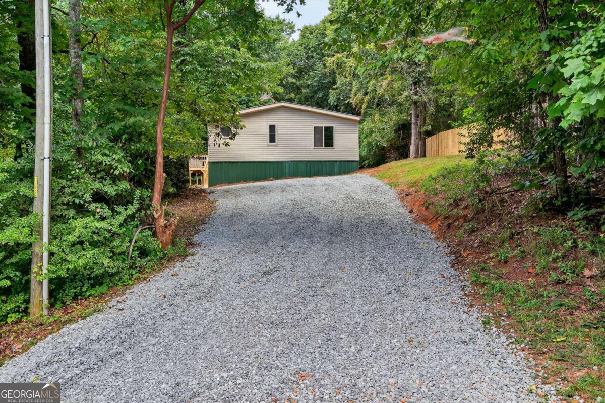 216 SPRUCE LN
