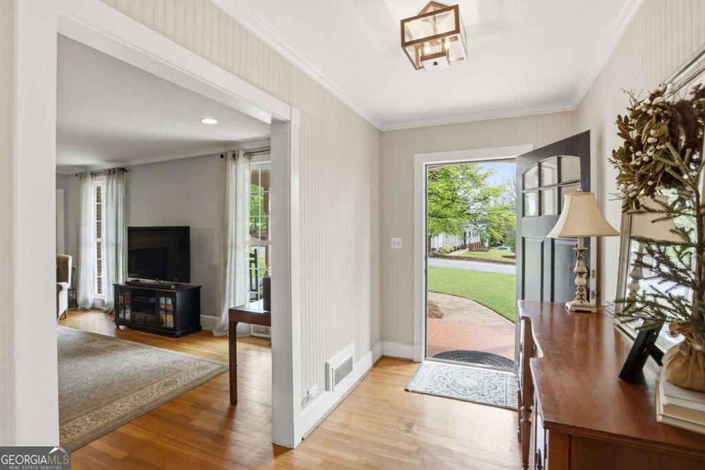 Photo of 665 Iroquois Drive NE, Marietta, GA 30060 (MLS # 10727256)