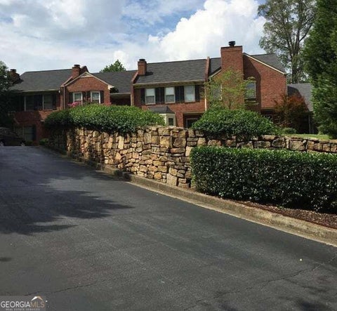 Photo of 871 Lenox Oaks Circle NE, Atlanta, GA 30324 (MLS # 10867384)