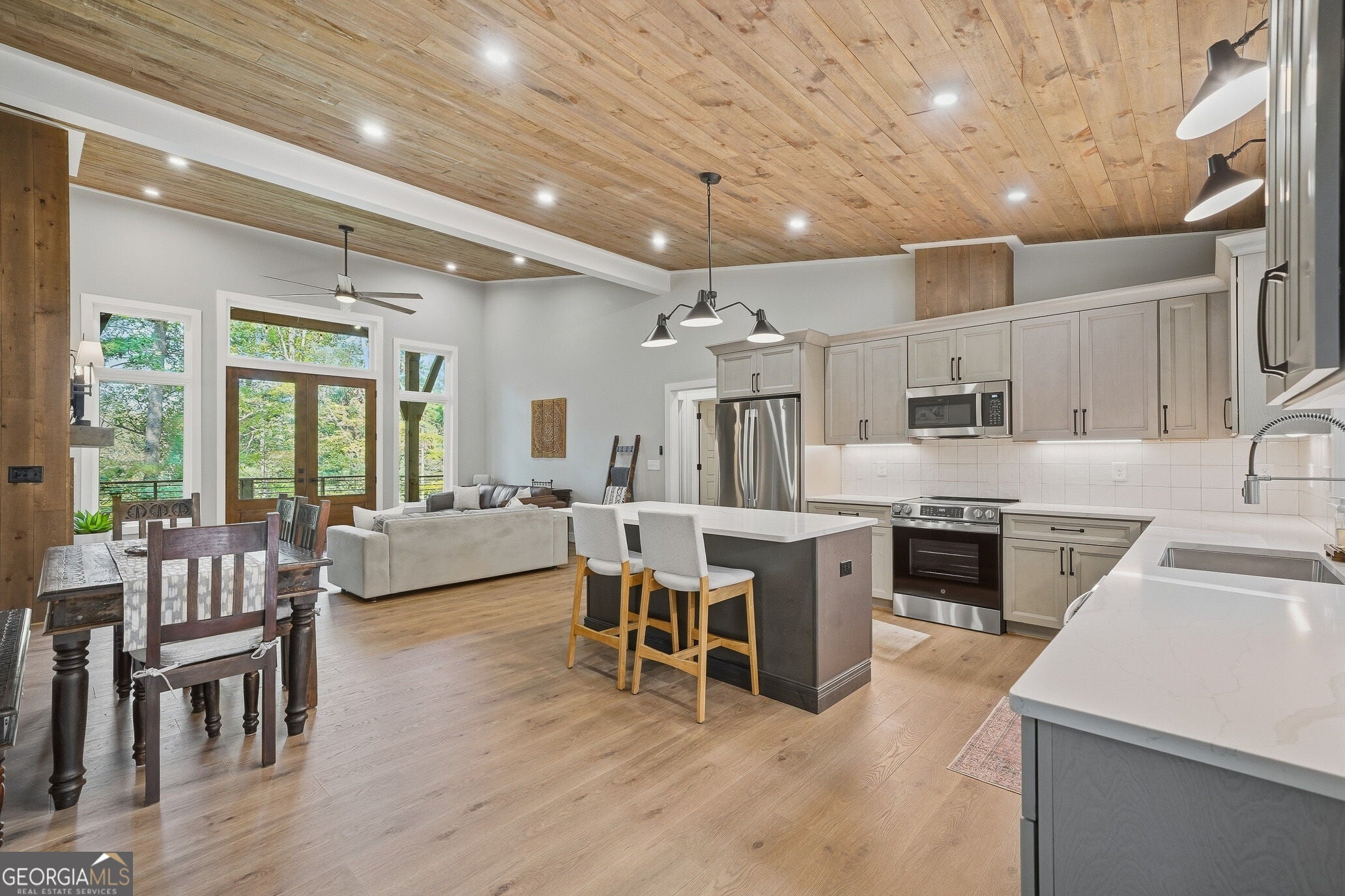 106 Circle DR