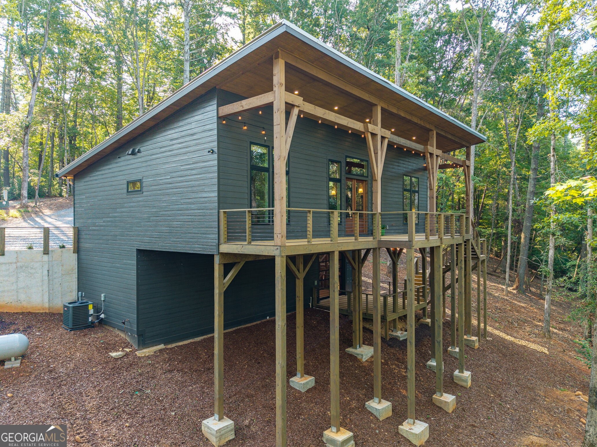 106 Circle DR
