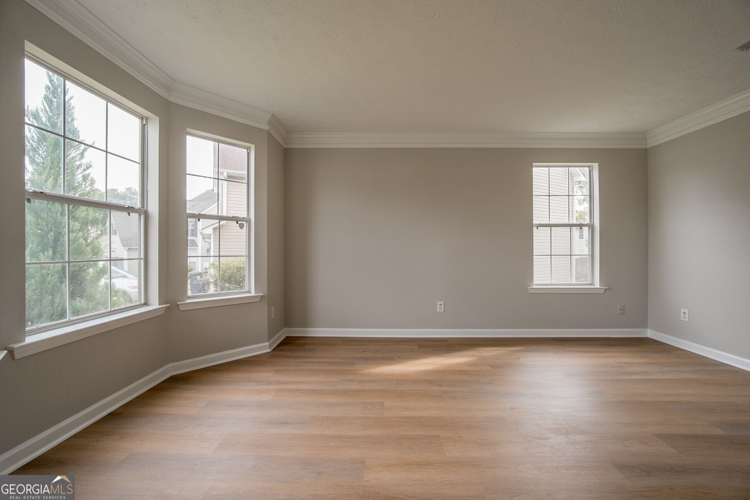 412 Lake Front CT