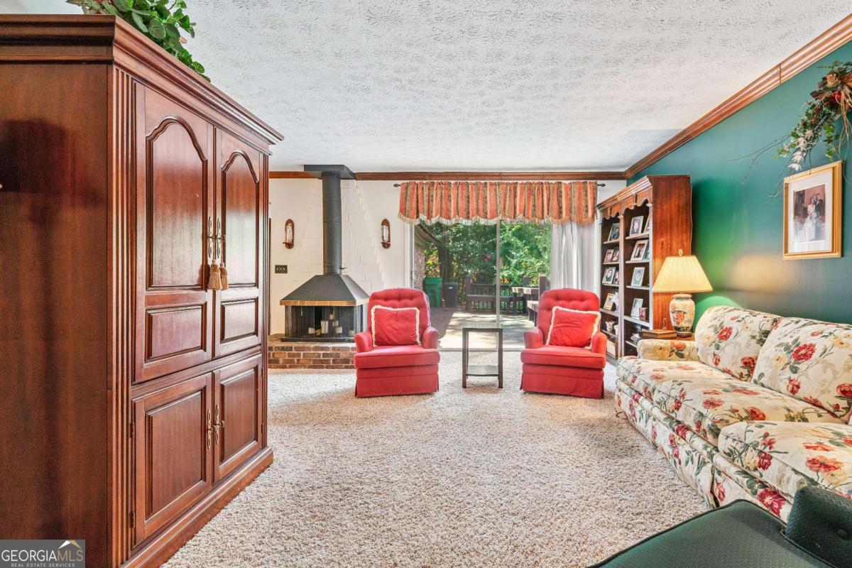 2255 Meadowvale DR NE