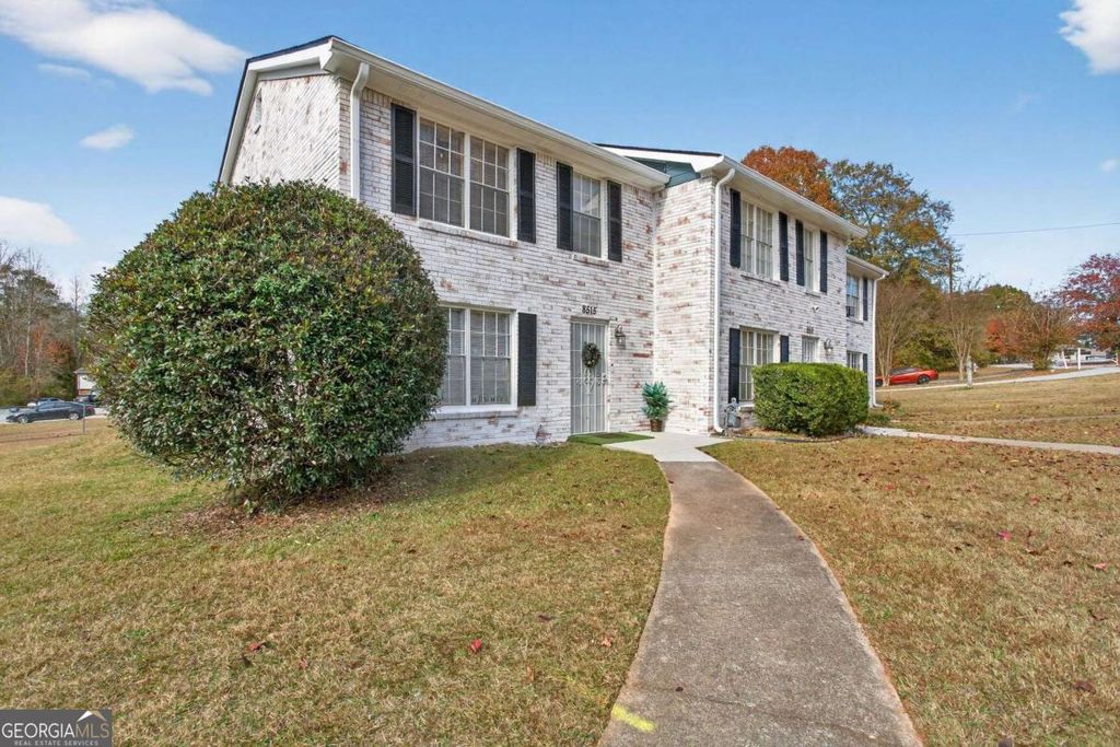 Photo of 8511 Pineland Drive, Jonesboro, GA 30238 (MLS # 10652351)