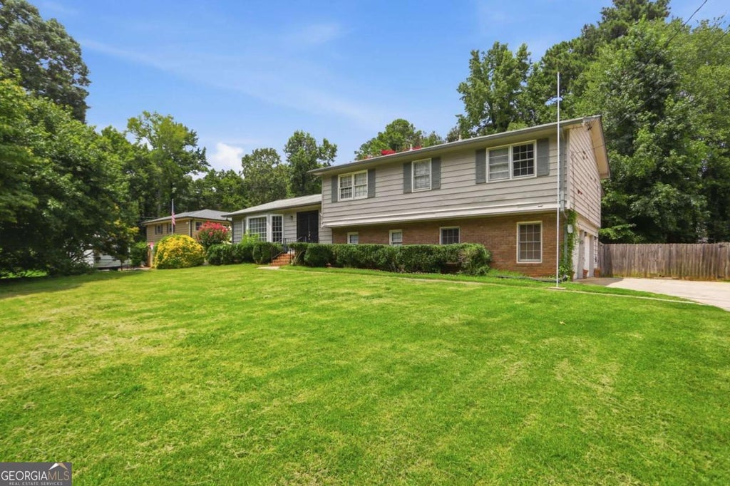 Photo of 3021 Wendwood Drive, Marietta, GA 30062 (MLS # 10812395)