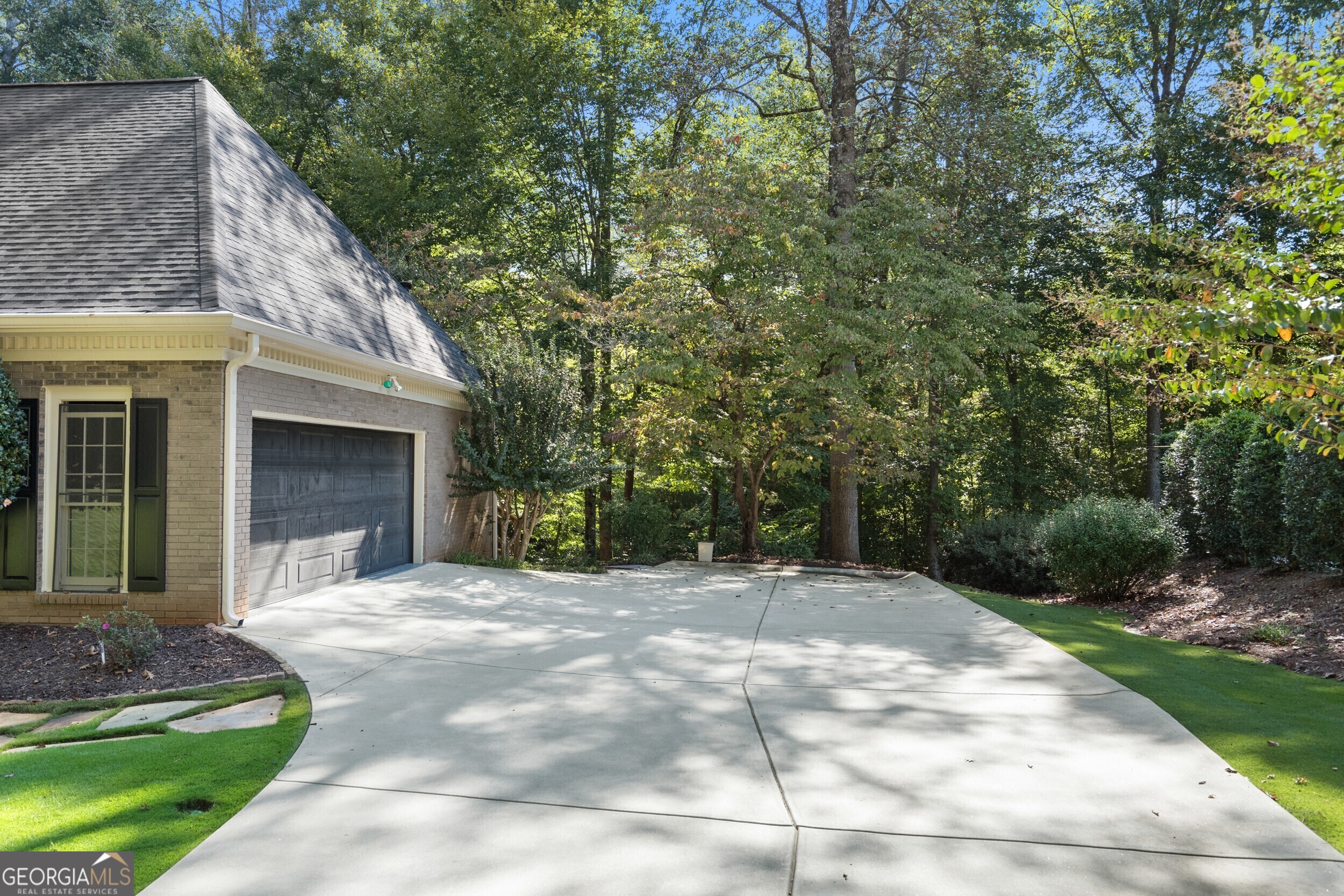 1585 Lazy River LN