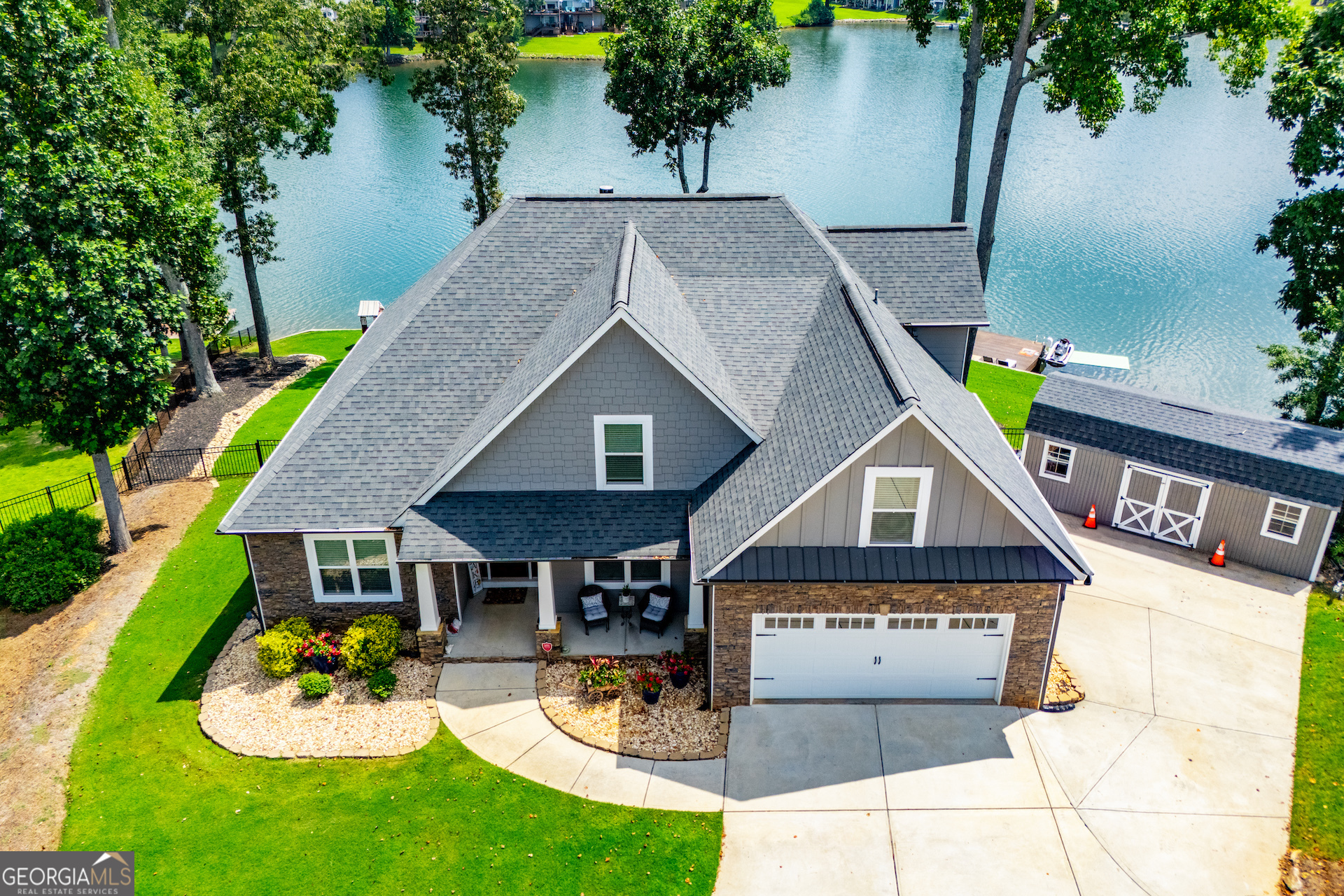 9054 Woodlake LN