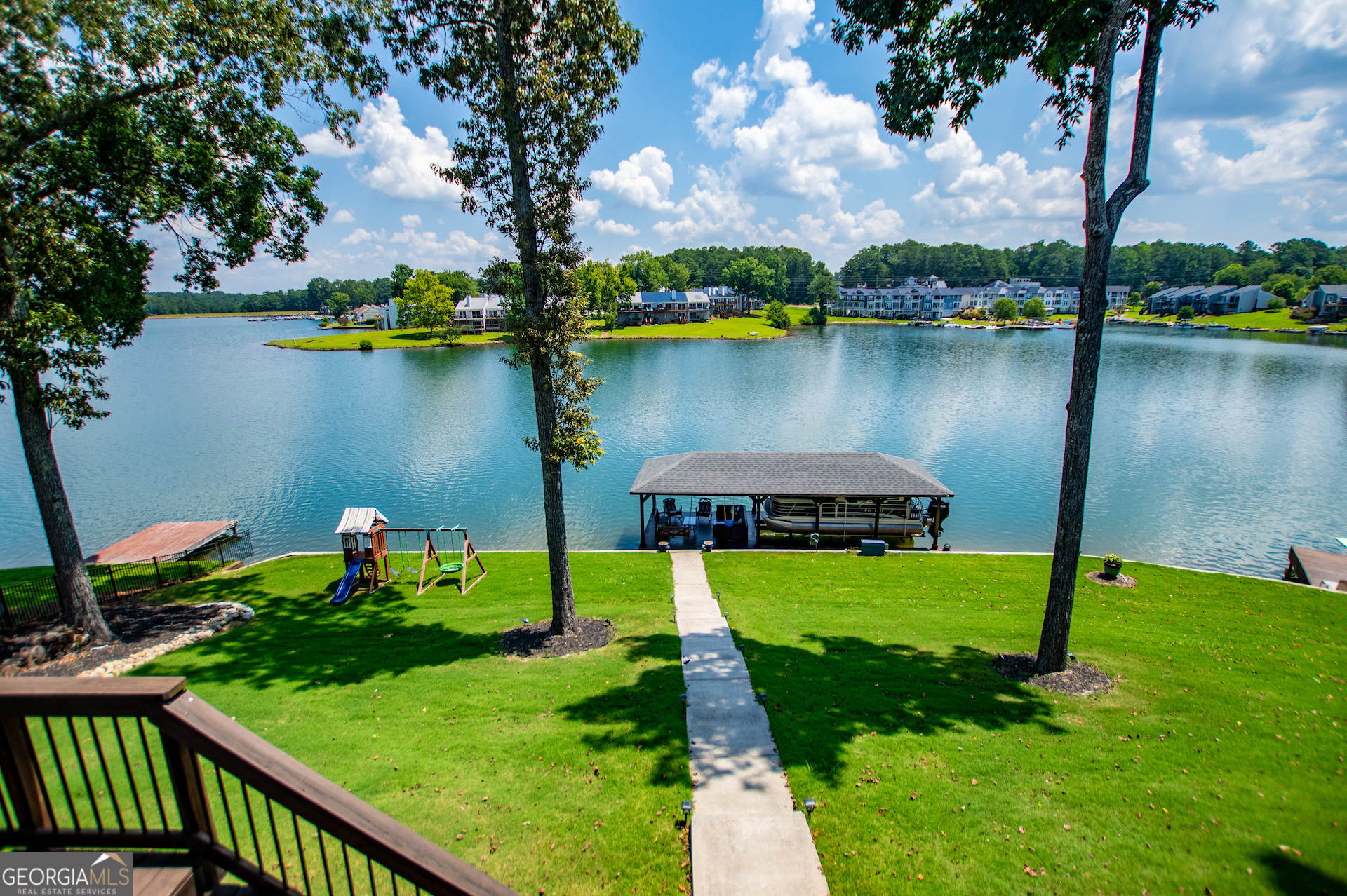 9054 Woodlake LN