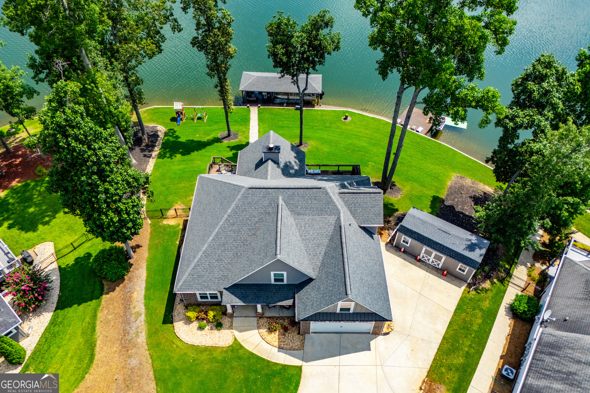 9054 Woodlake LN
