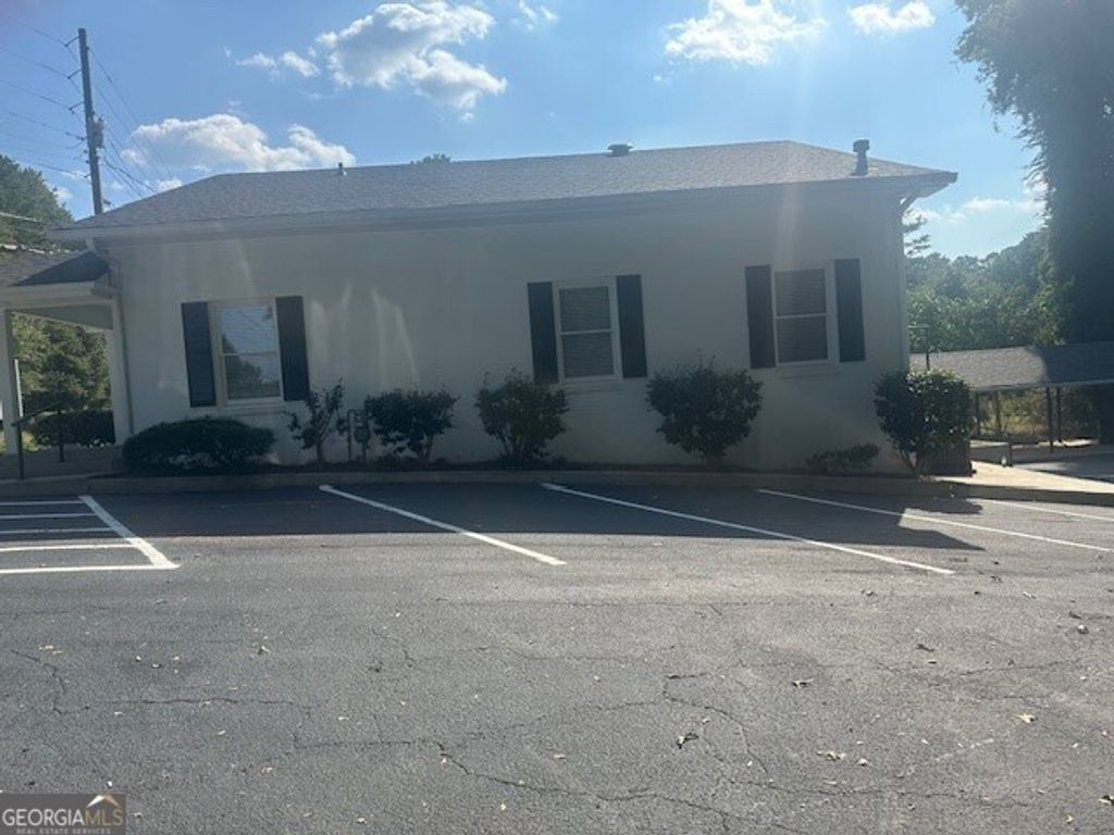 Photo of 927 S HILL Street, Griffin, GA 30223 (MLS # 10657981)