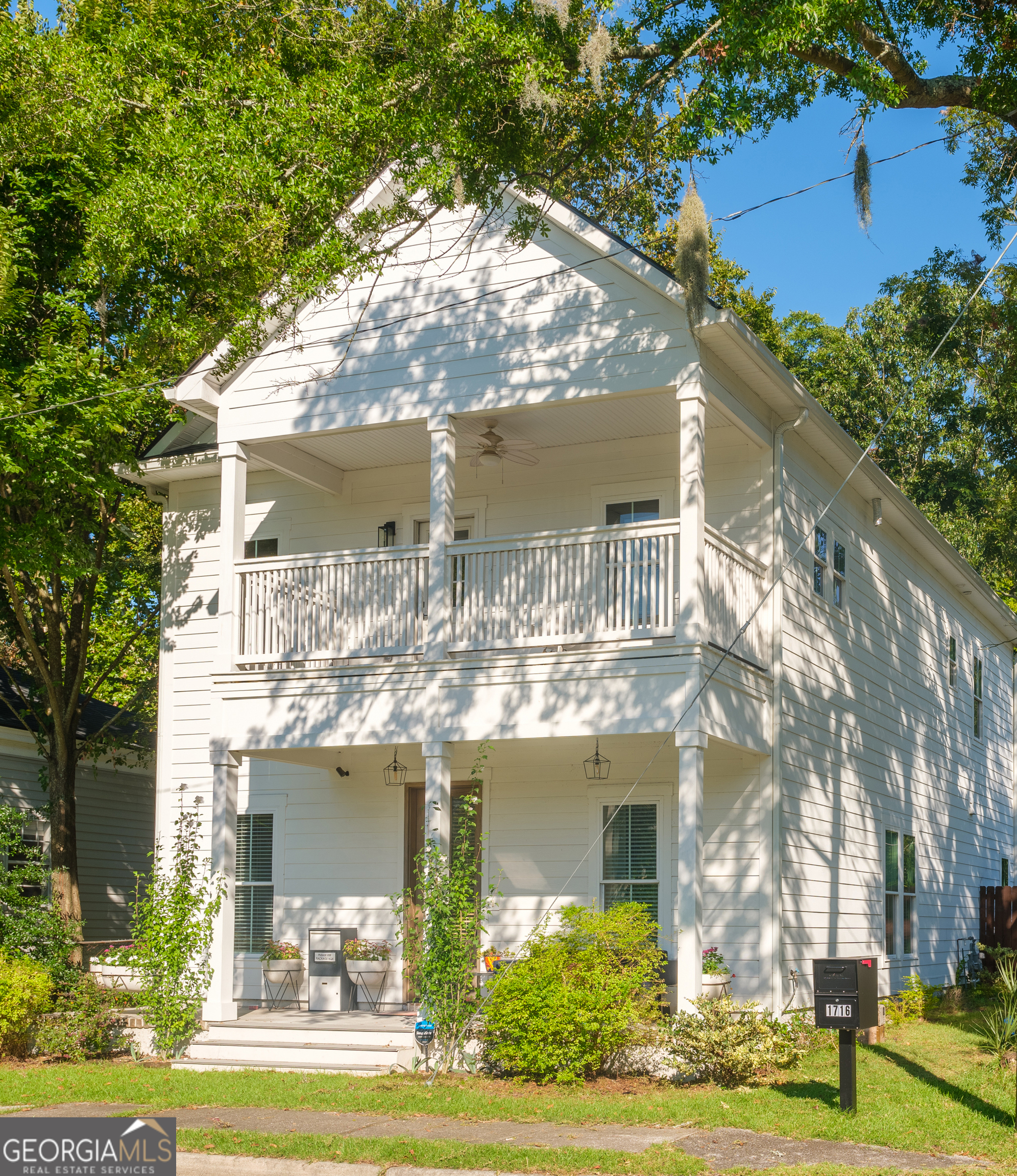This new construction craftsman home has soaring ceilings and windows everywhere. The spacious great room offers the perfect space for relaxing while enjoying your kitchen and the privacy of a fenced back yard with mature landscaping.