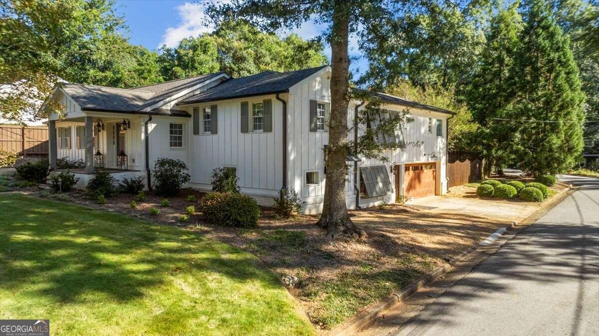495 Woodlawn AVE