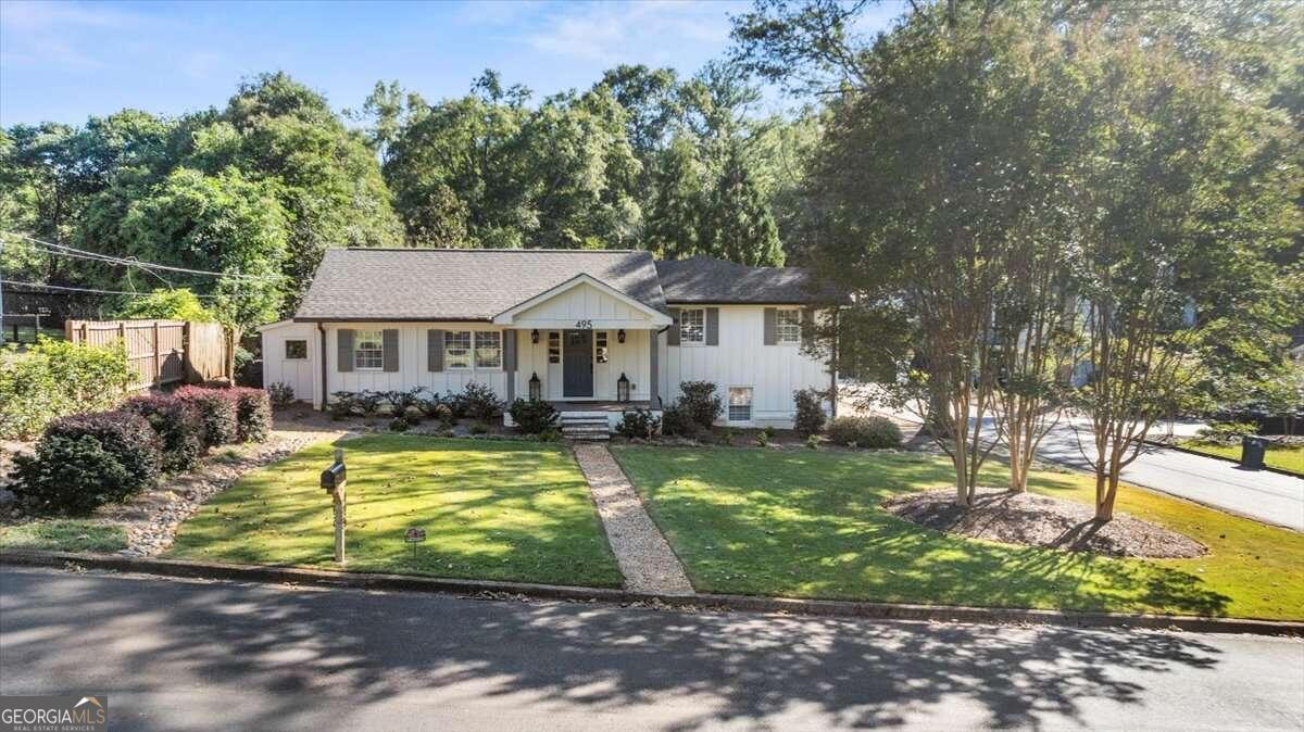 495 Woodlawn AVE