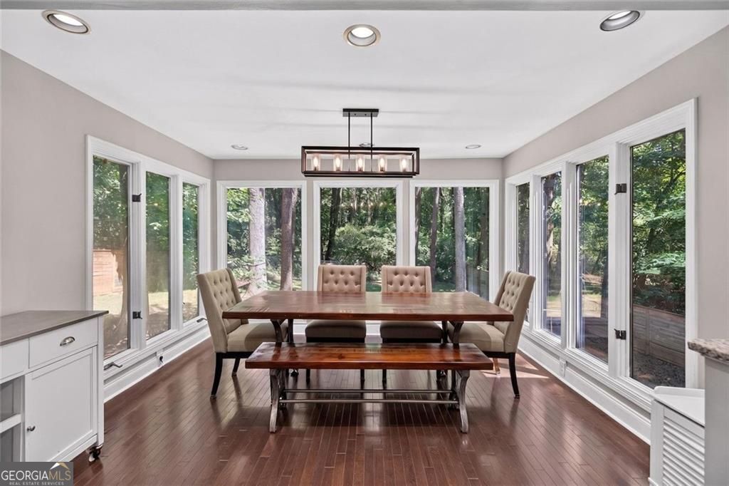 4371 Vintage LN