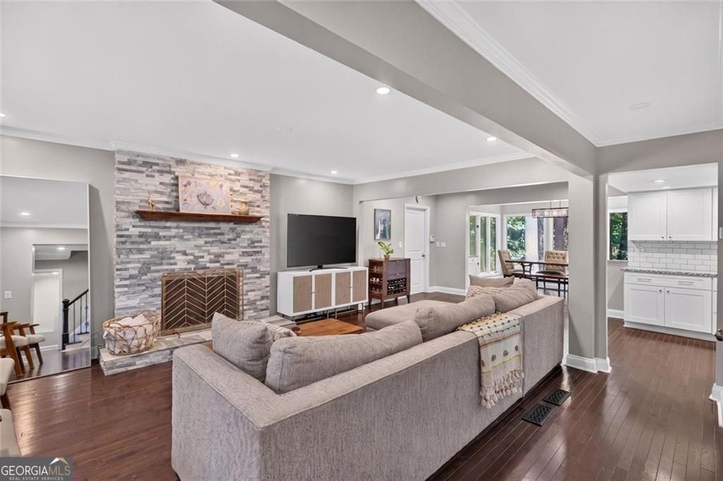4371 Vintage LN