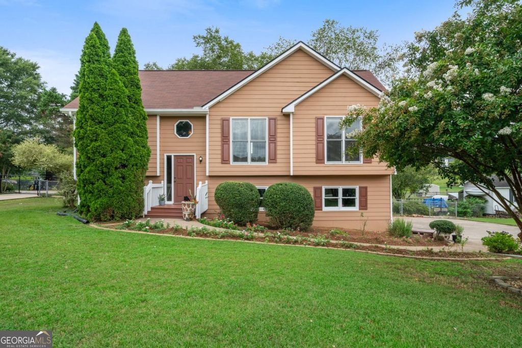 Photo of 520 Brown Farm Road SW, Cartersville, GA 30120 (MLS # 10584769)