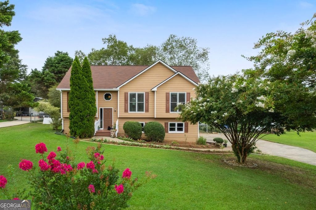 Photo of 520 Brown Farm Road SW, Cartersville, GA 30120 (MLS # 10584769)