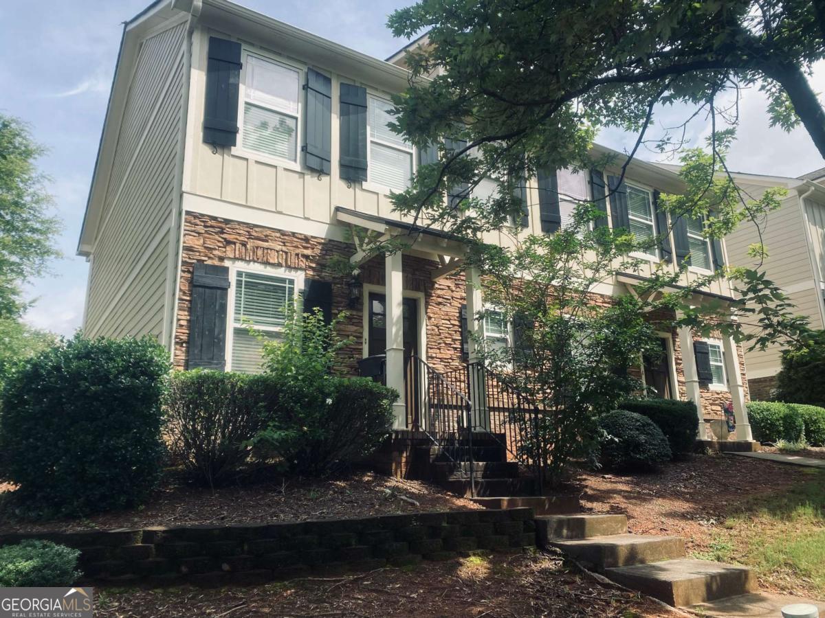 NEW ON MARKET...ADORABLE townhouse INSIDE AND OUT and conveniently located on the outskirts of Clarke County BUT VERY CLOSE to UNIVERSITY OF GEORGIA...SOME OF THE BEST RESTAURANTS IN ATHENS...SHOPPING...BOTANICAL GARDENS... HIKING AND GROCERY STORES. WHITEHALL VILLAGE is a well established TOWNHOUSE COMMUNITY with sidewalks, beautiful pool AND MATURE LANDSCAPING AND TREES. MOSTLY Professionals and Owner occupants live here. VERY QUIET !!!