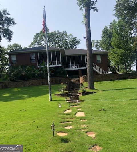 A home in EUFAULA