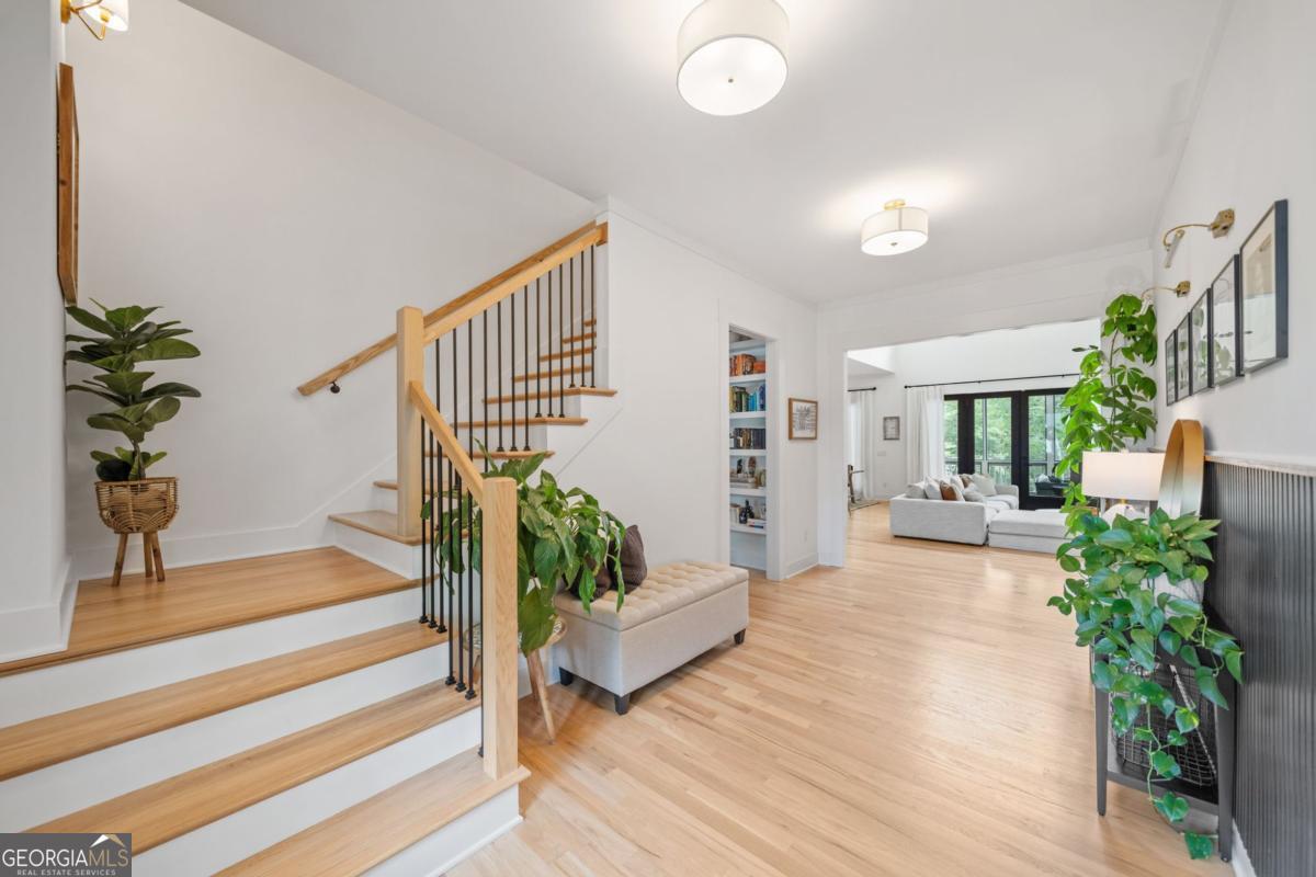 200 Whispering Pines DR