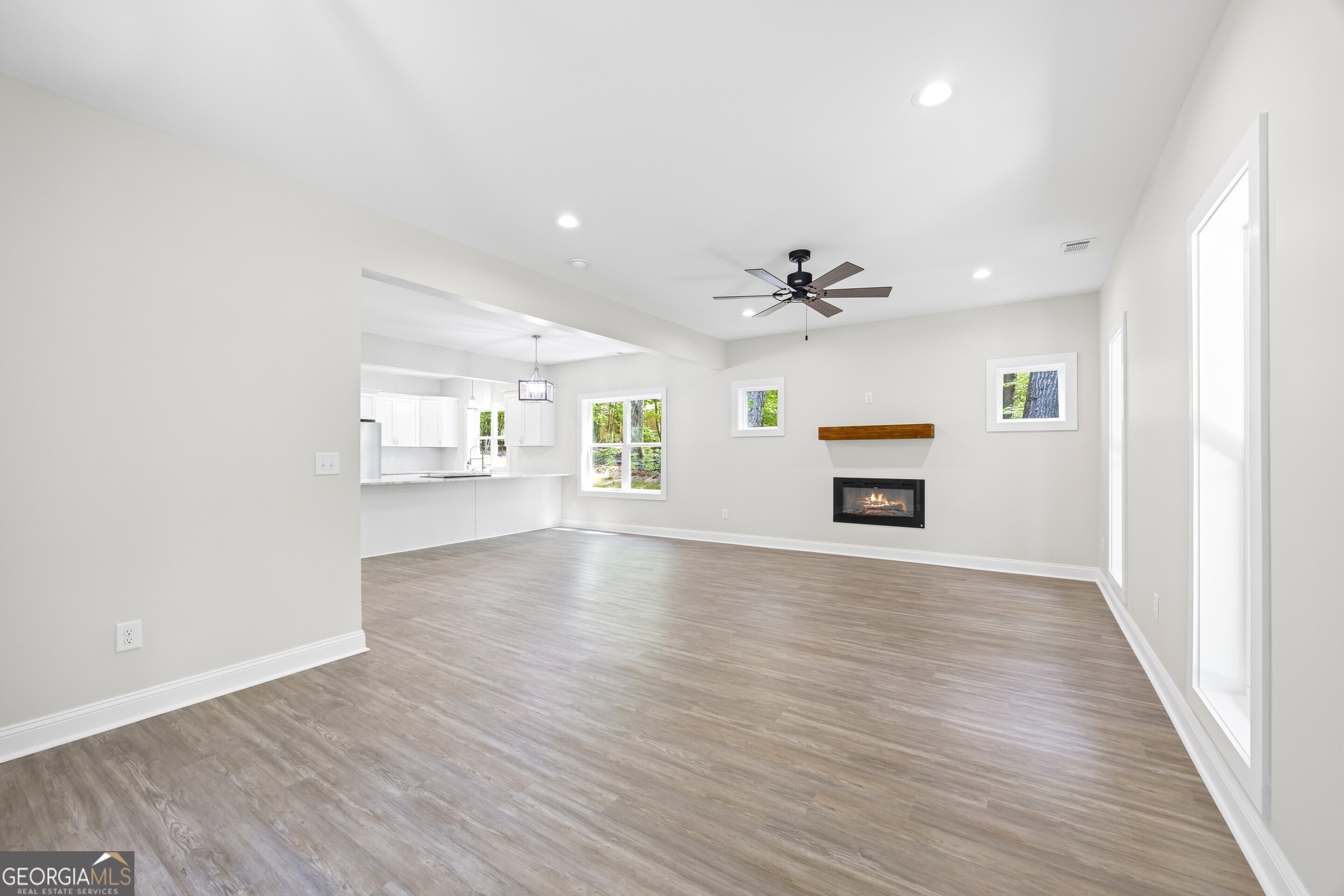 Lavonia, Georgia 30553, United States, 2 Bedrooms Bedrooms, ,3 BathroomsBathrooms,Residential,Active,119705