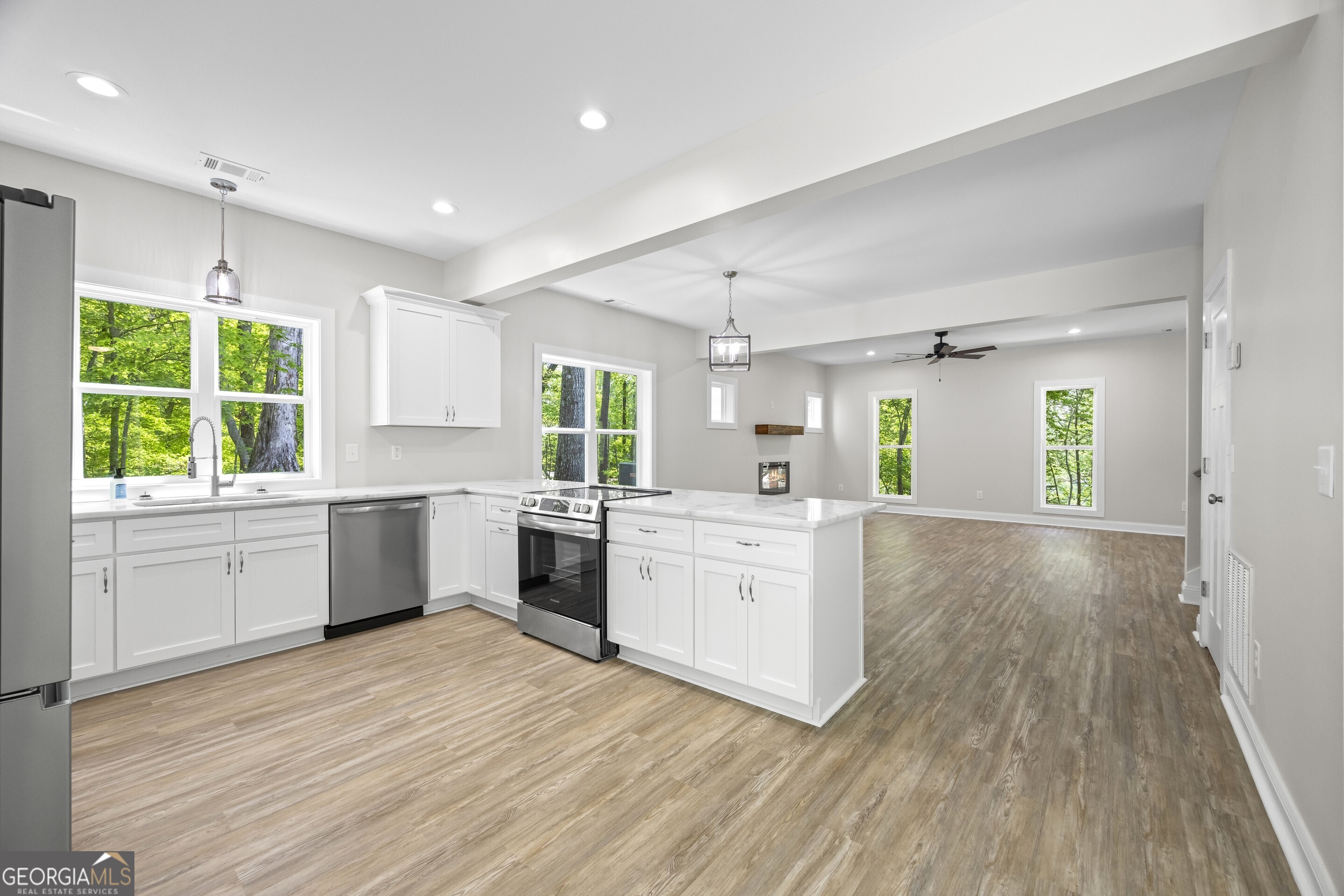 Lavonia, Georgia 30553, United States, 2 Bedrooms Bedrooms, ,3 BathroomsBathrooms,Residential,Active,119705