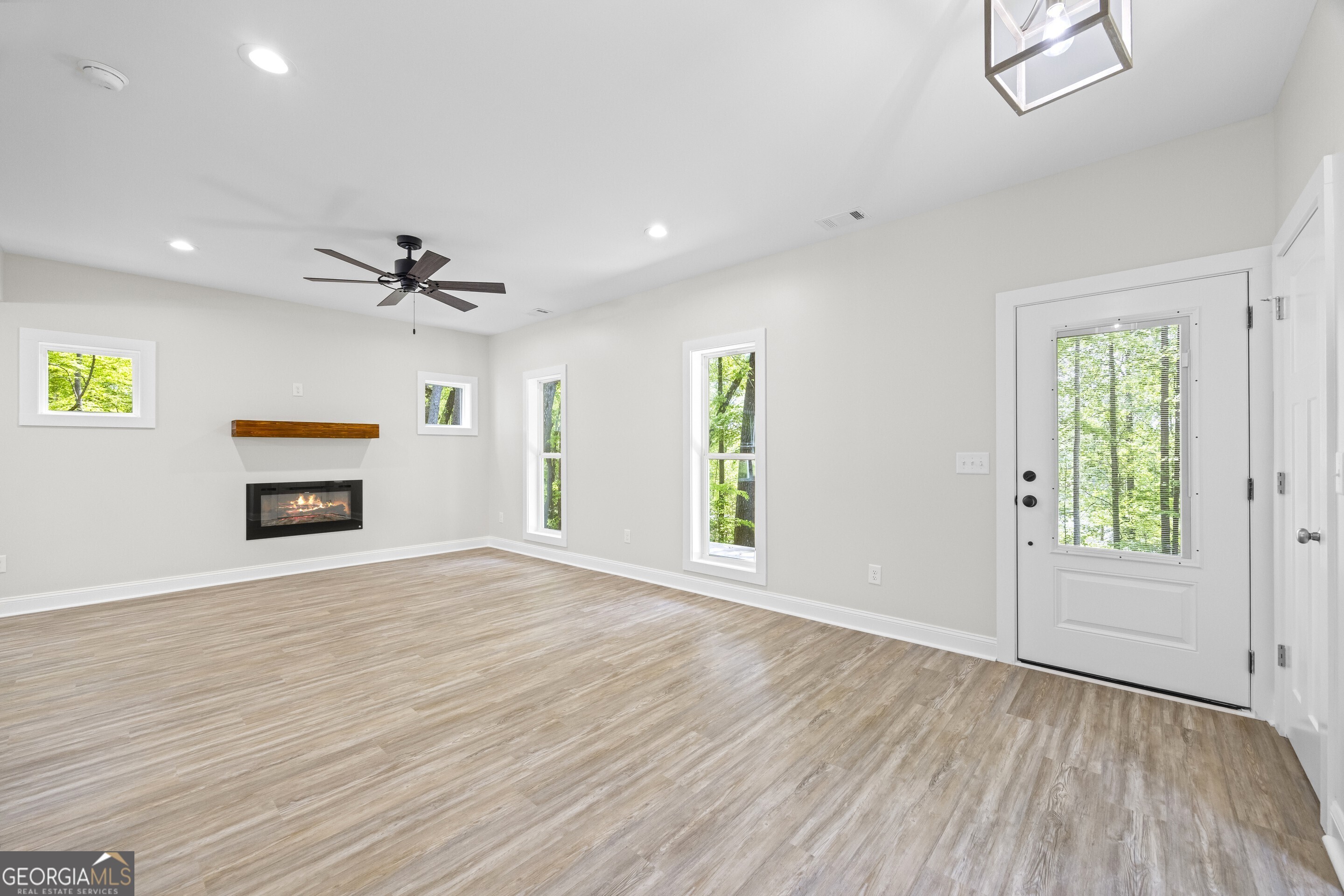 Lavonia, Georgia 30553, United States, 2 Bedrooms Bedrooms, ,3 BathroomsBathrooms,Residential,Active,119705