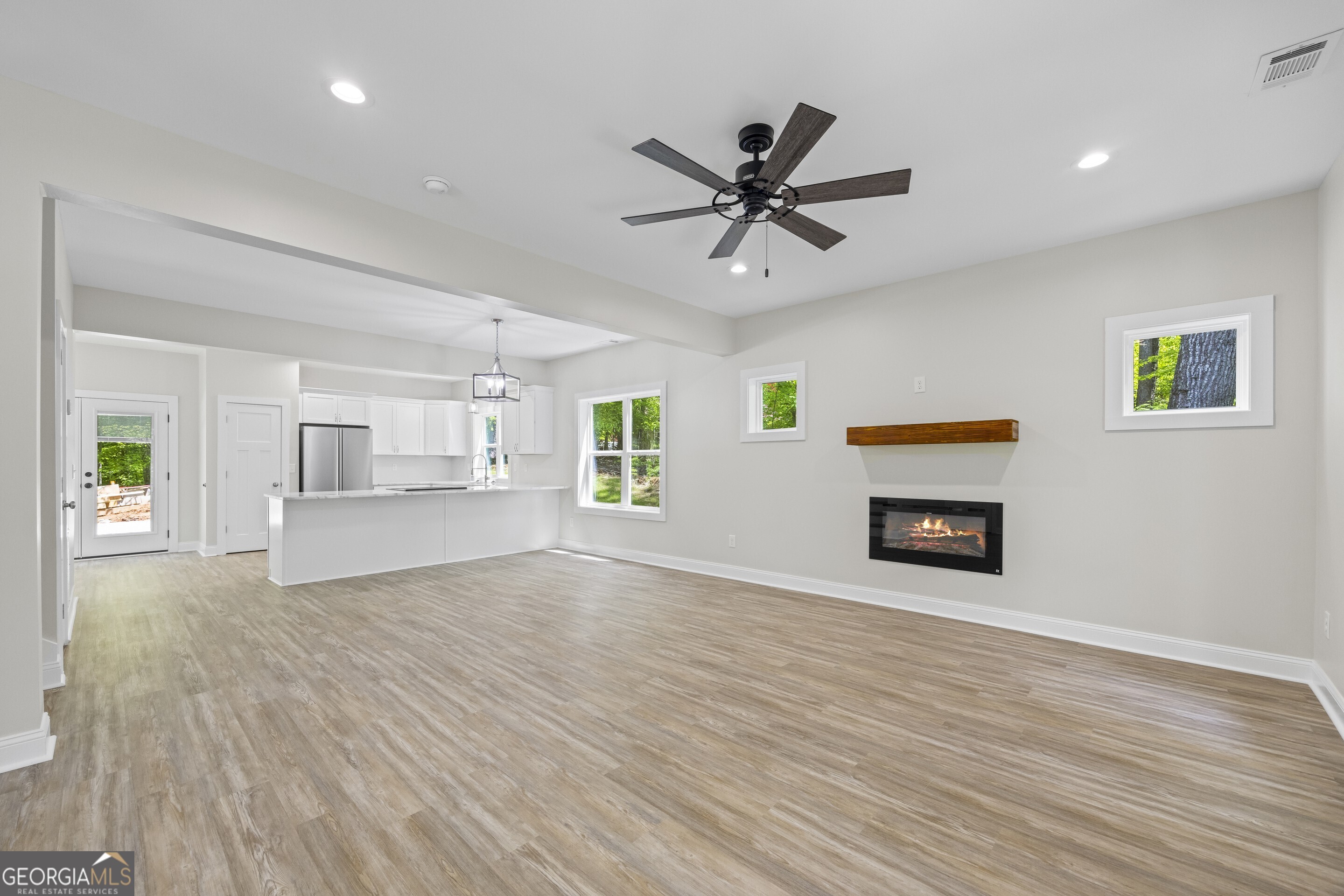 Lavonia, Georgia 30553, United States, 2 Bedrooms Bedrooms, ,3 BathroomsBathrooms,Residential,Active,119705