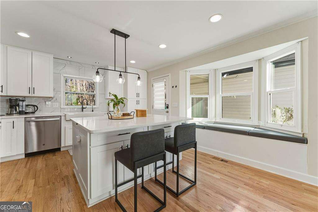 3880 W Cooper Lake DR SE