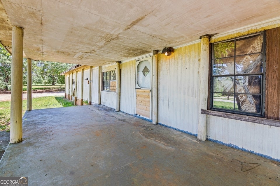 1302 N McDonough RD