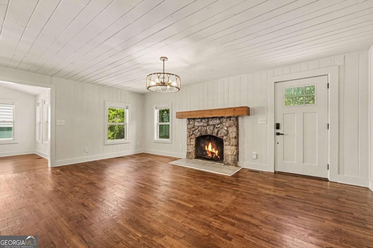 442 Spring DR