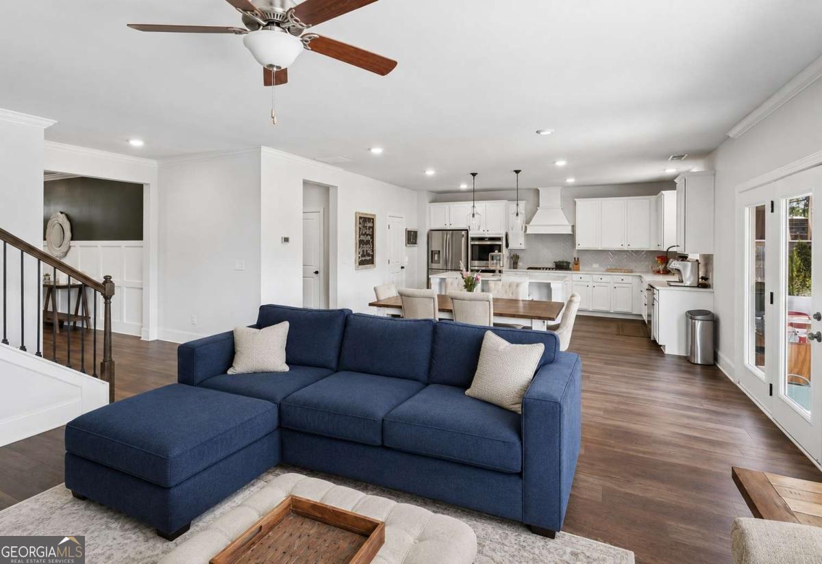113 Vivian LN