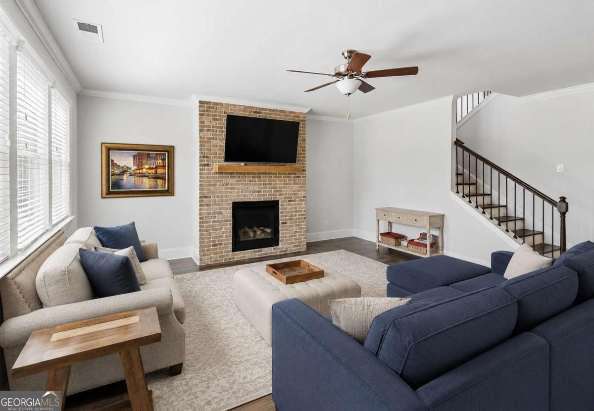 113 Vivian LN