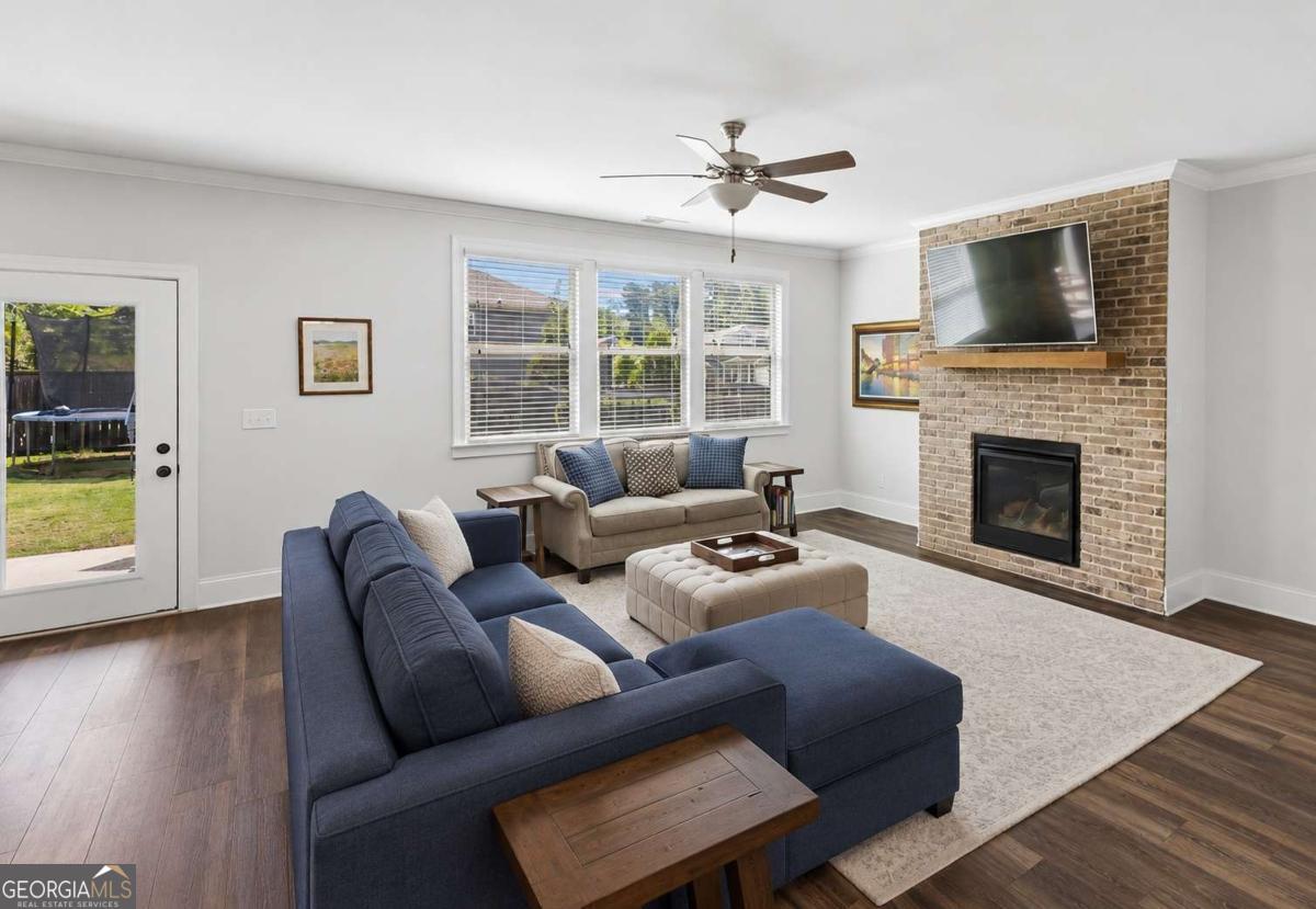 113 Vivian LN