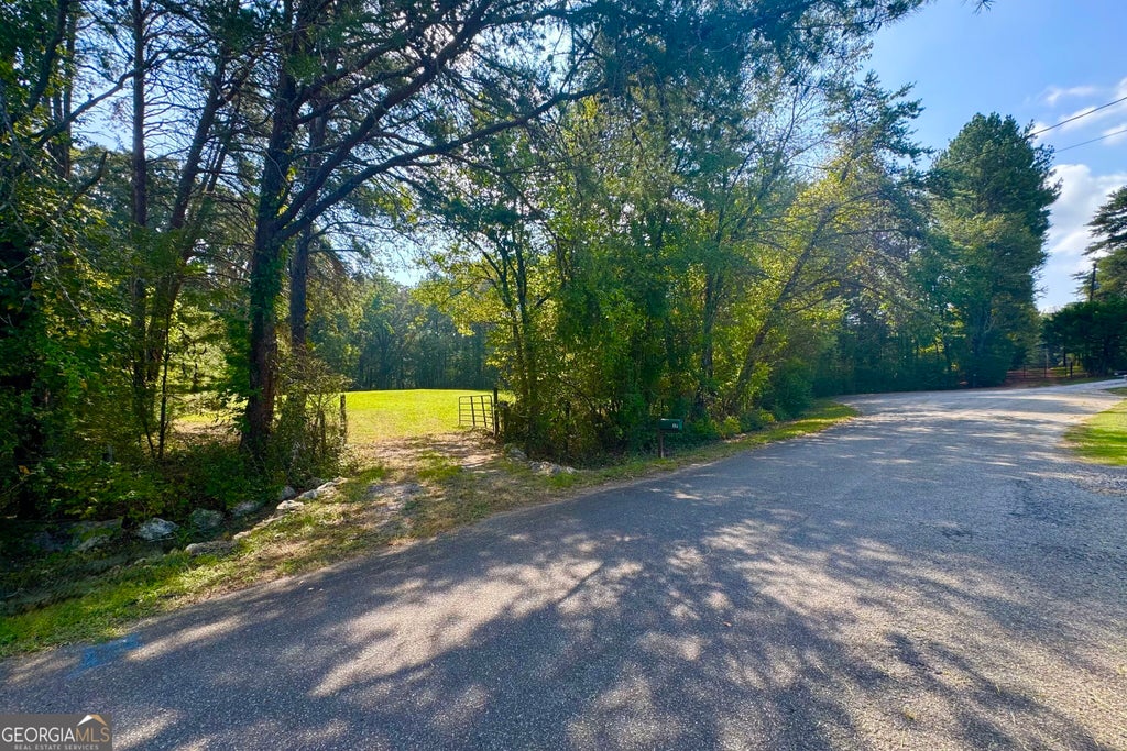 Photo of 17 Farm Road, Taylorsville, GA 30178 (MLS # 10847481)