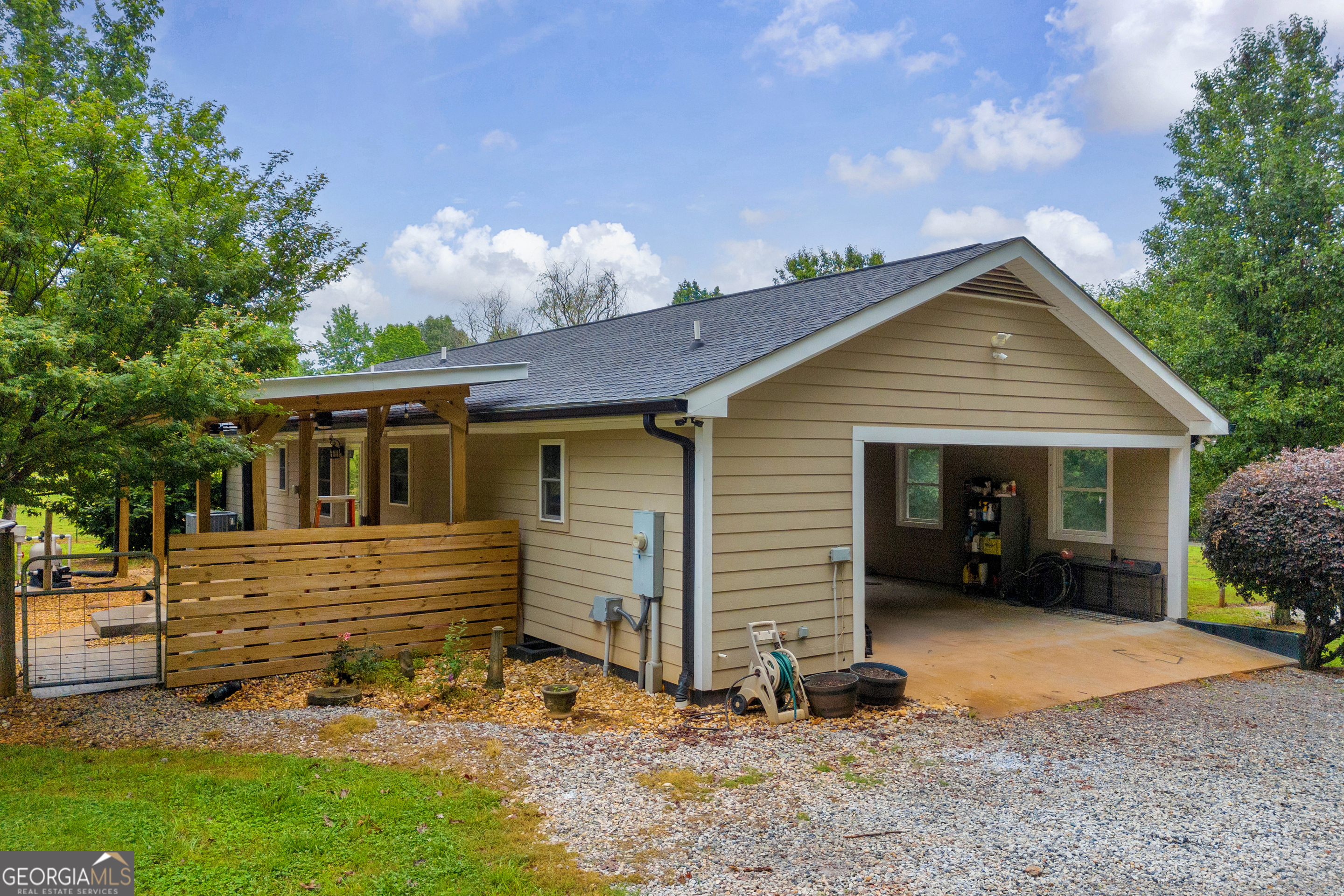 241 Thomas RD