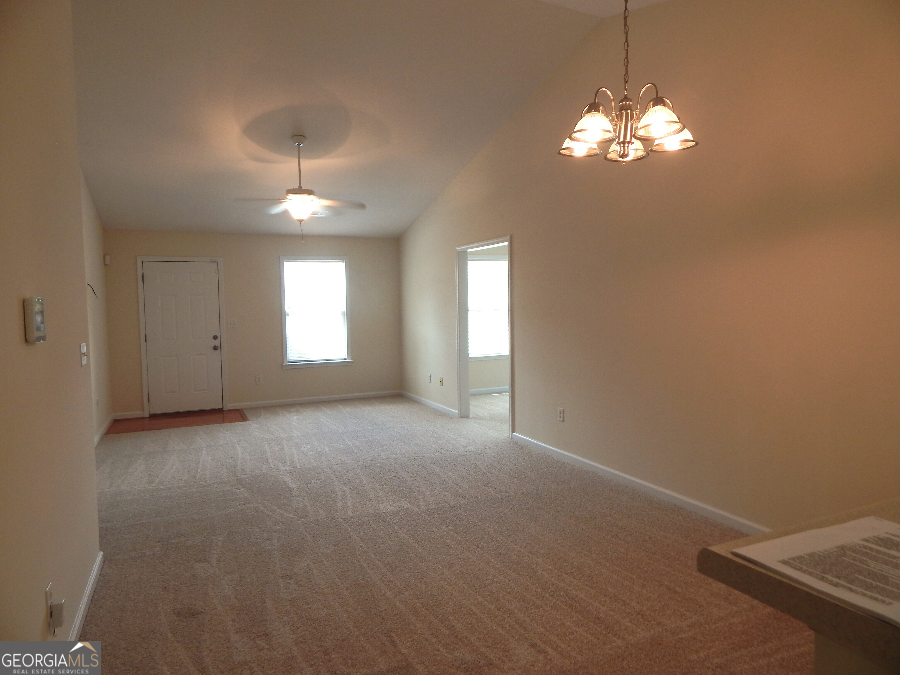 304 Lenox CIR - Photo 3