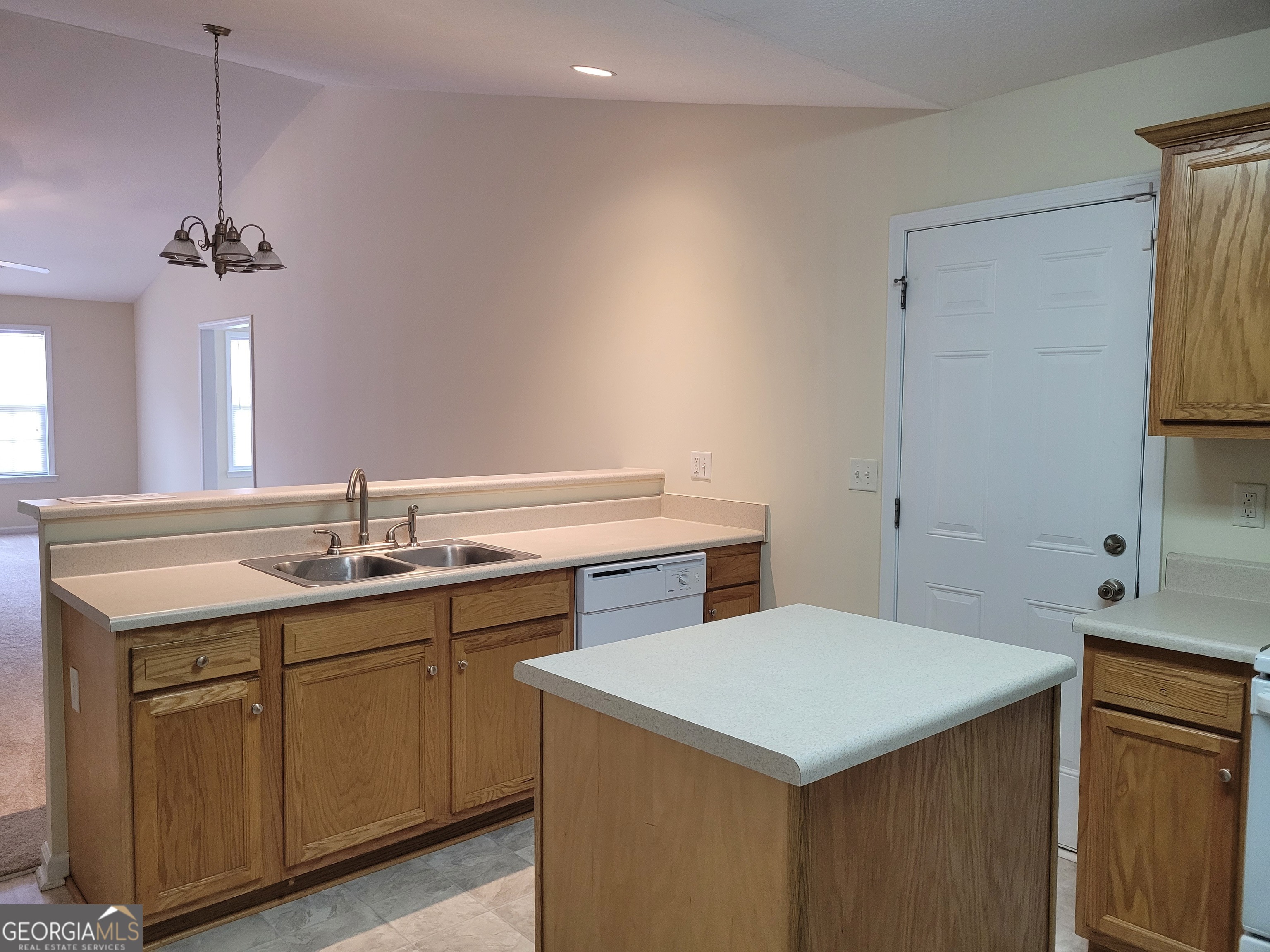 304 Lenox CIR - Photo 4