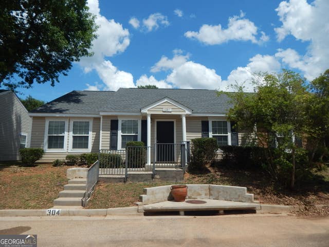 304 Lenox CIR