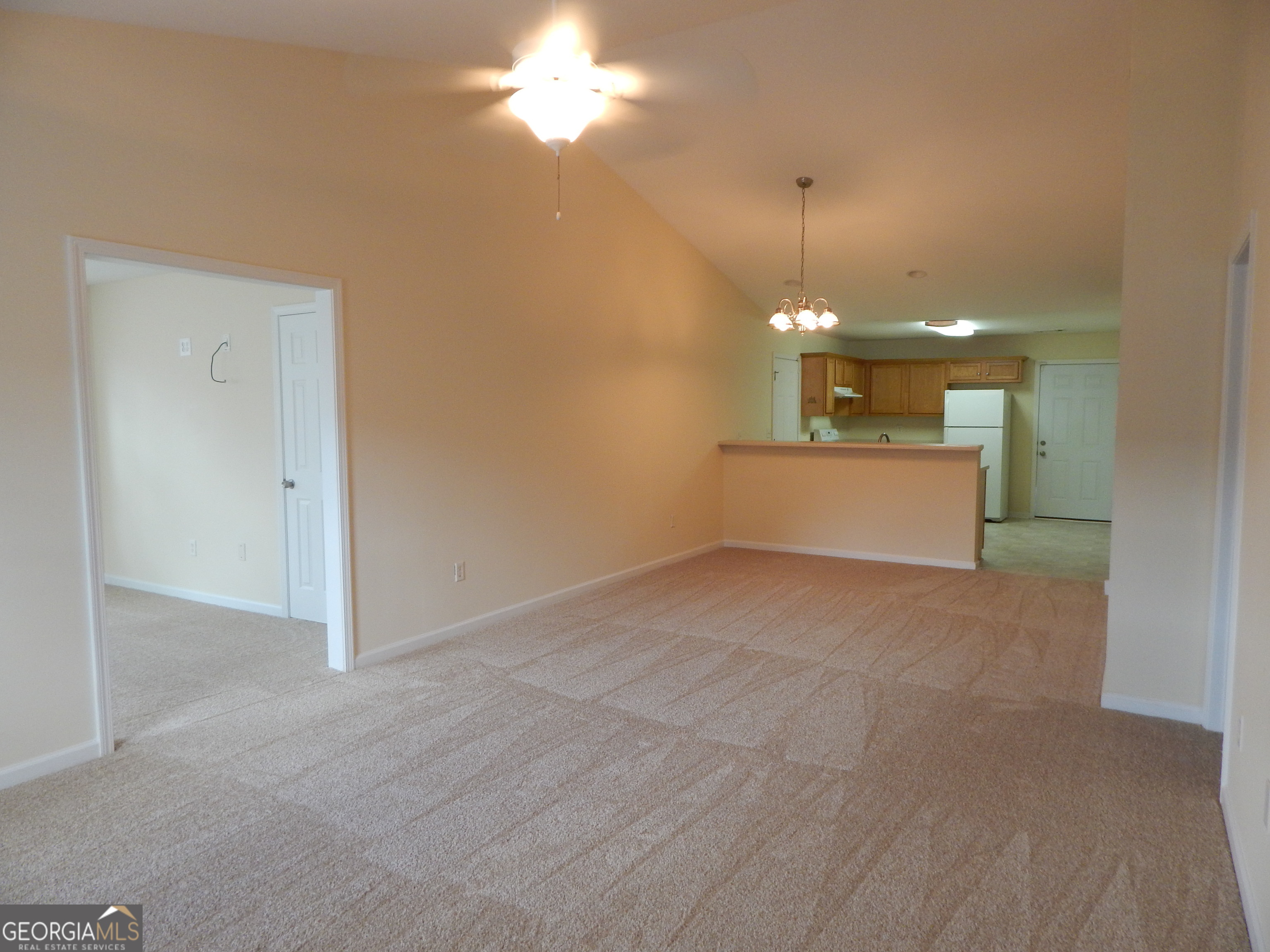 304 Lenox CIR - Photo 2