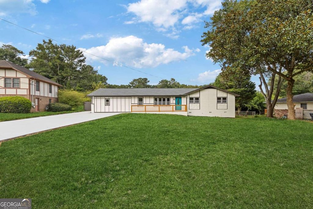 Photo of 237 Sandra Drive NW, Lilburn, GA 30047 (MLS # 10662501)