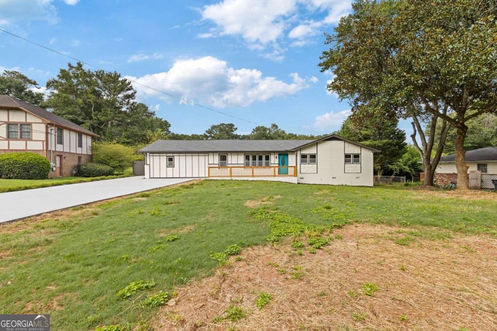 Photo of 237 Sandra Drive NW, Lilburn, GA 30047 (MLS # 10662501)