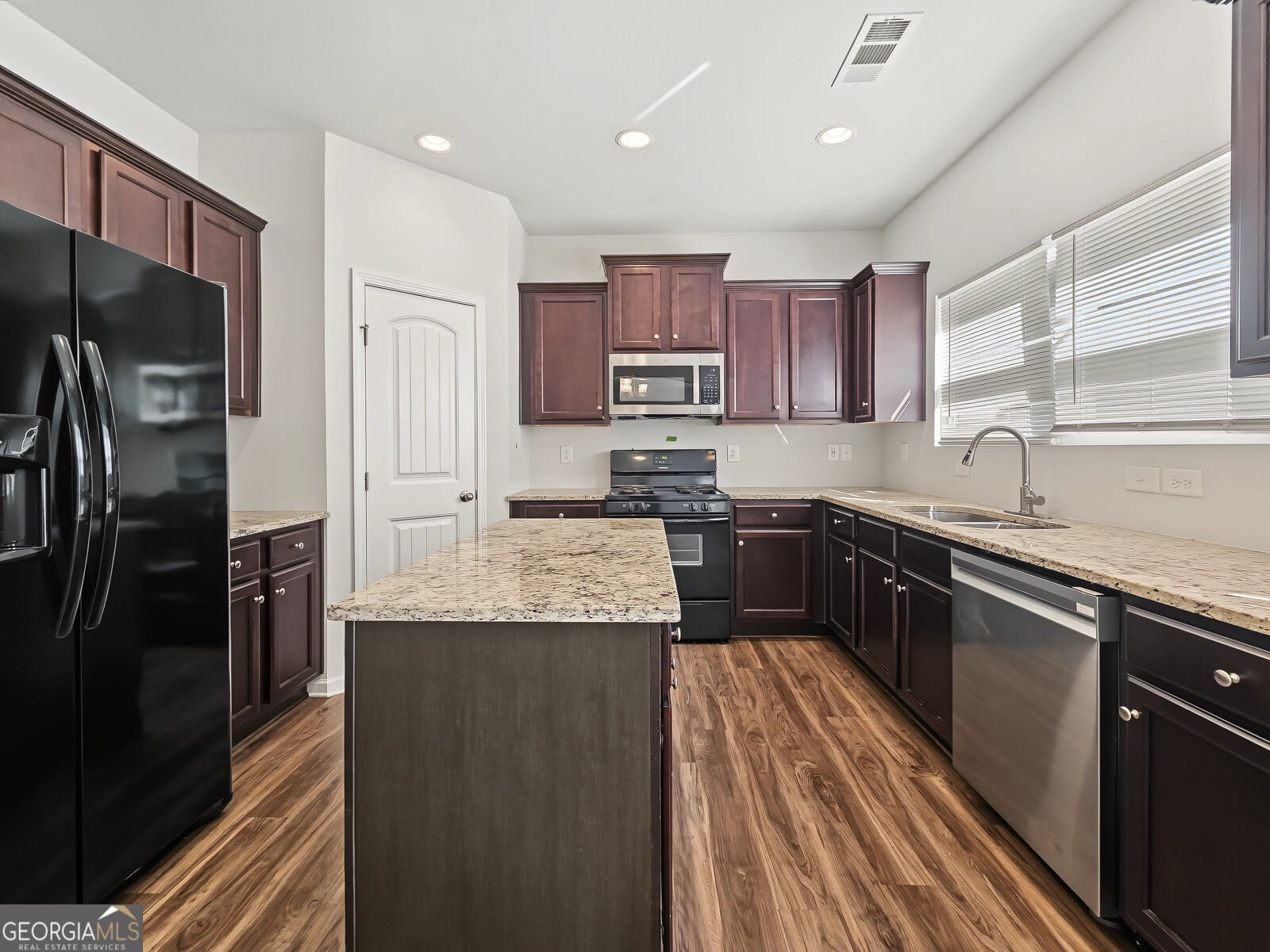208 Laurelcrest LN