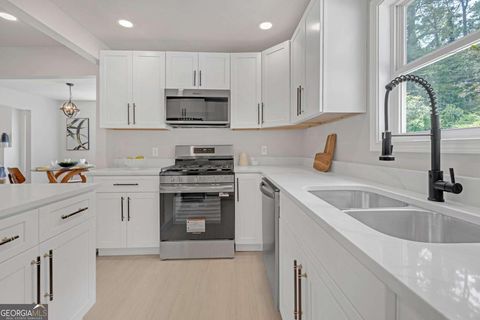 Photo of 656 S Elizabeth Place NW, Atlanta, GA 30318 (MLS # 10616789)